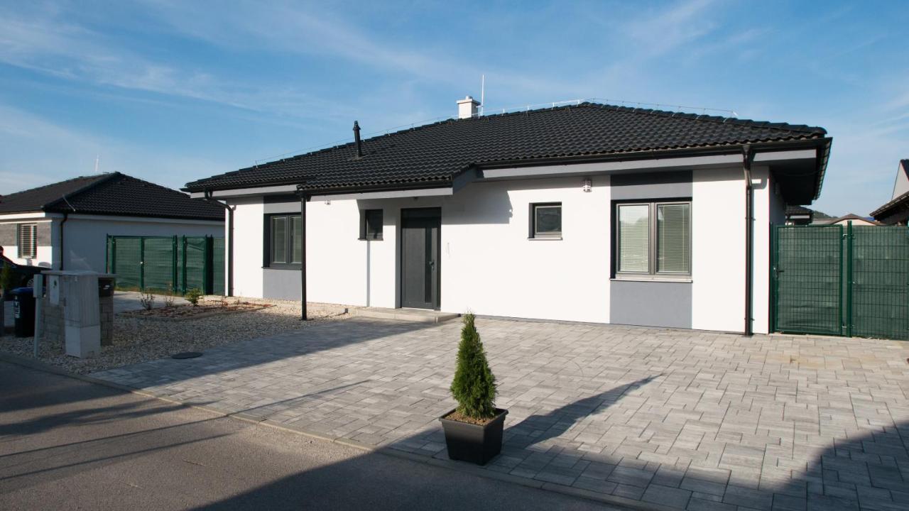 Royal House Trencin Villa Bagian luar foto