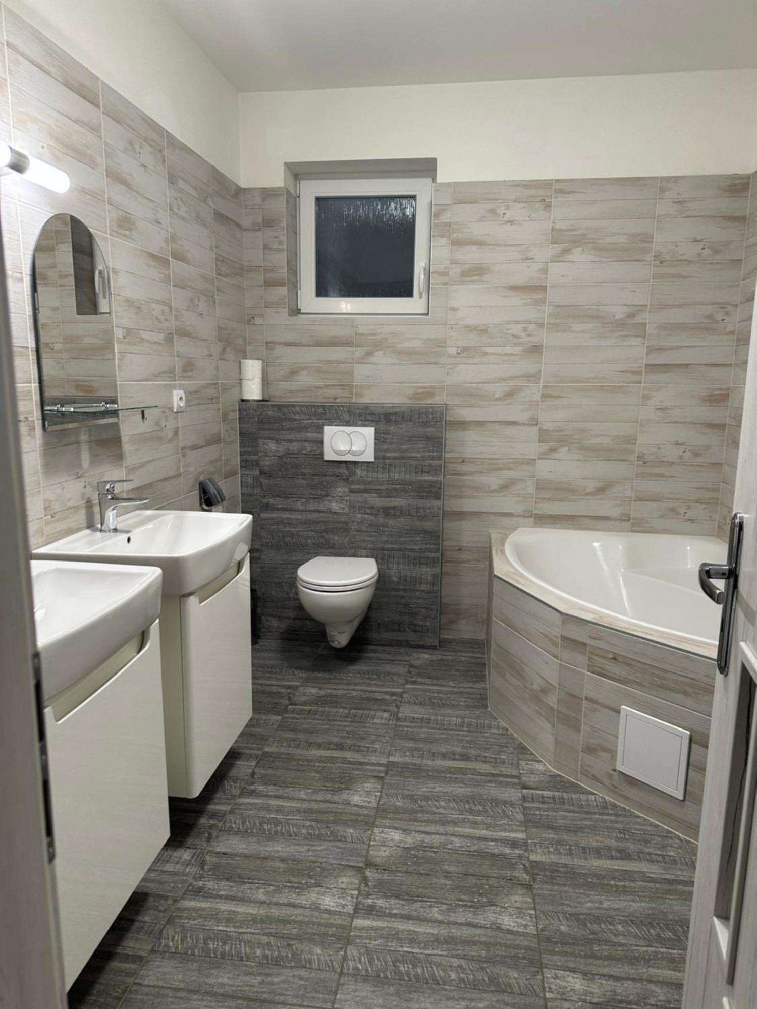 Royal House Trencin Villa Bagian luar foto