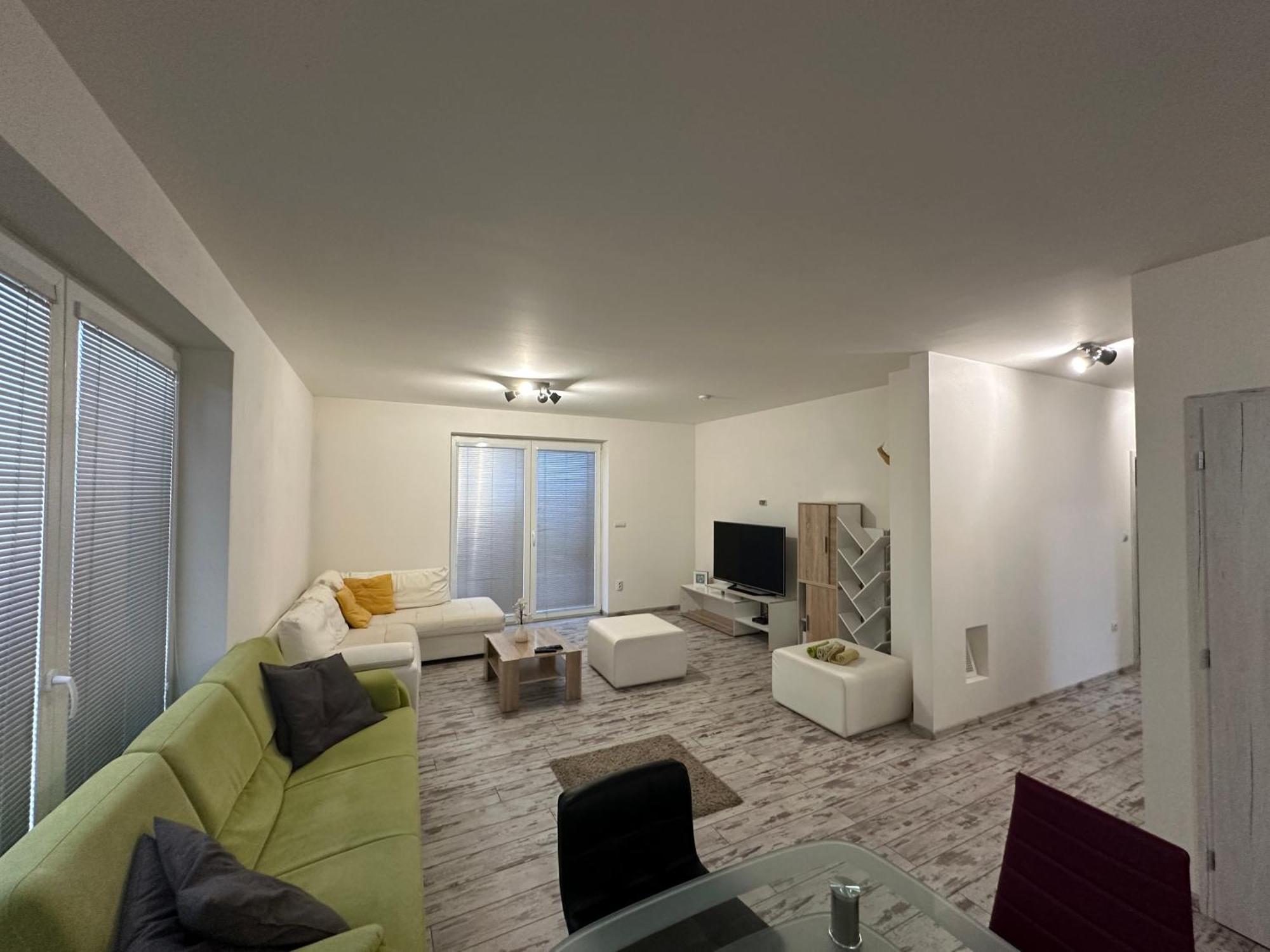 Royal House Trencin Villa Bagian luar foto