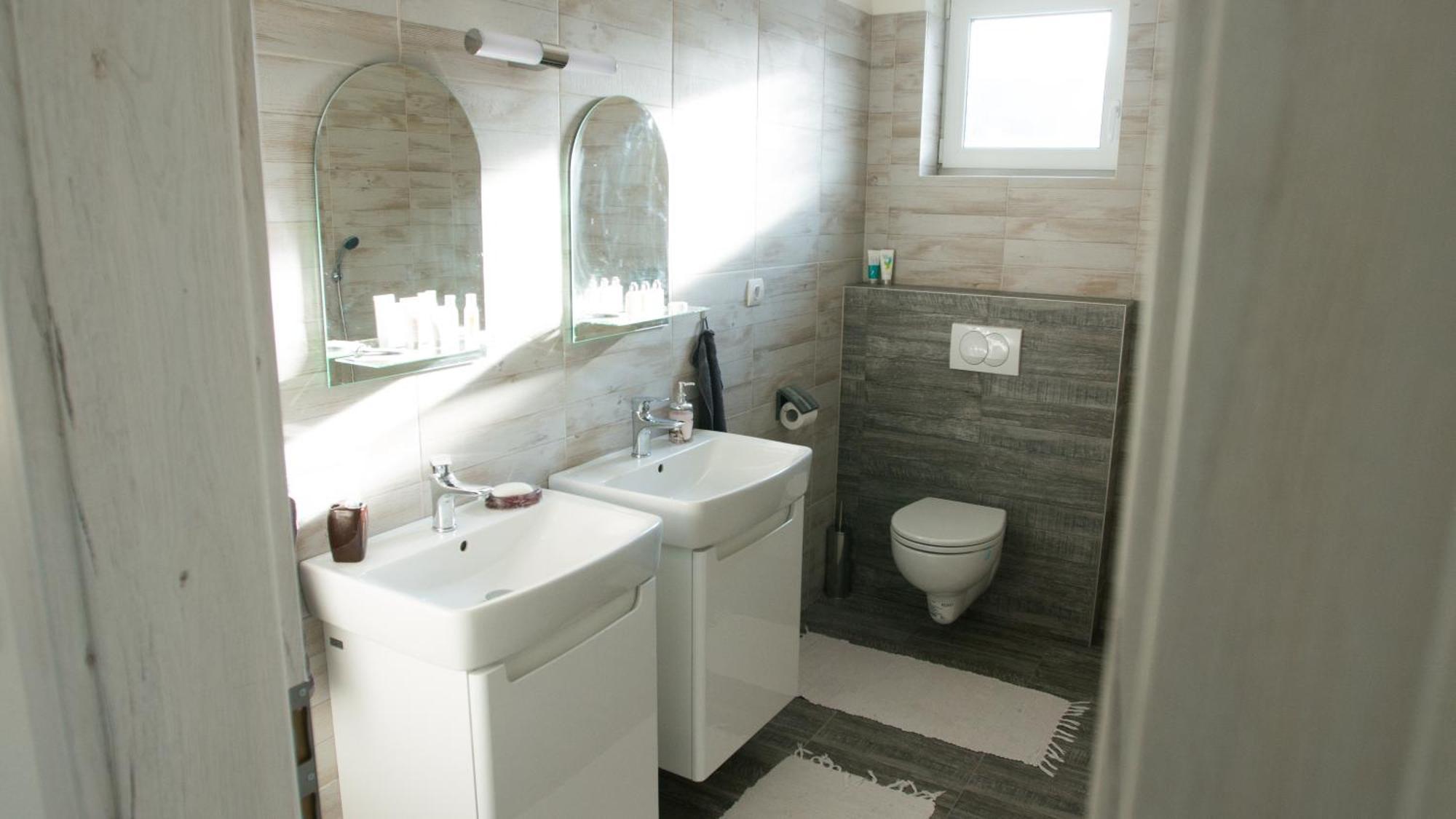 Royal House Trencin Villa Bagian luar foto